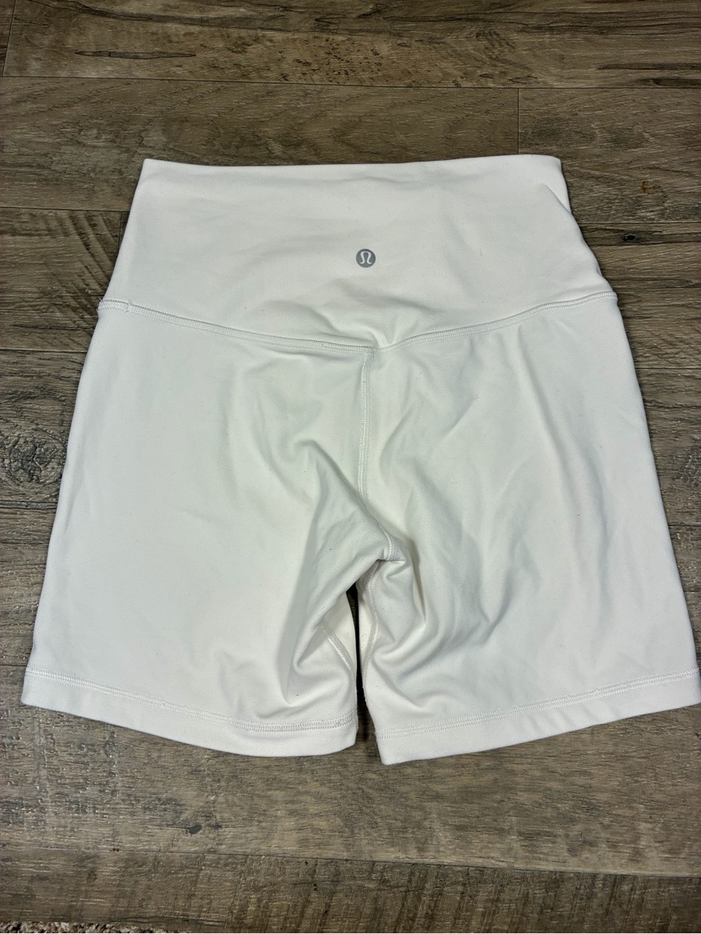 Lululemon Aligh 6” high rise shorts - Picture 6 of 9
